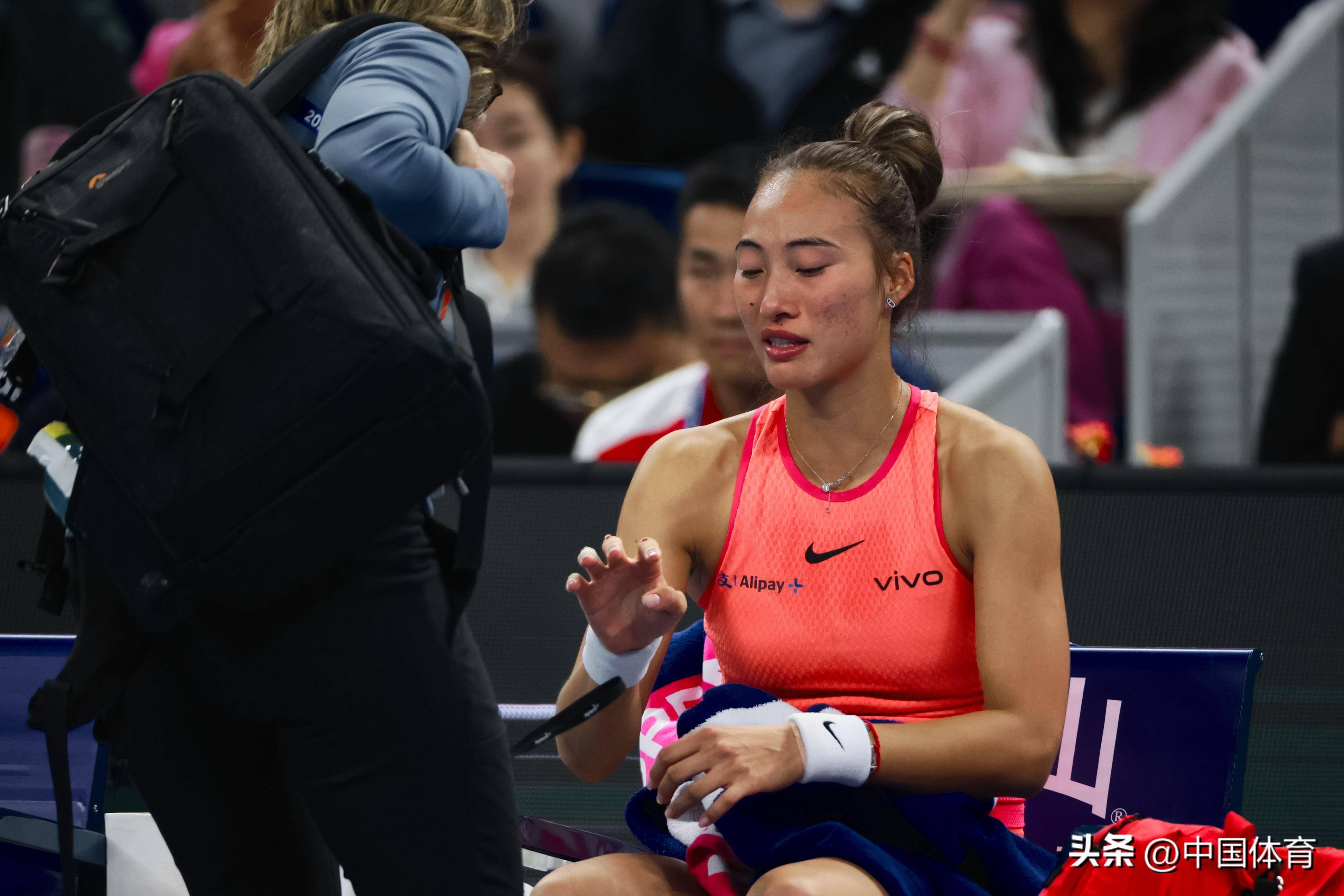 网球选手赛后落泪,背后故事感人 网球选手赛后落泪,背后故事感人