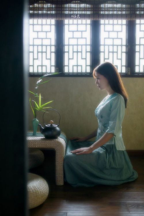 当库尔图瓦跨越亚平宁，在梅阿查的聚光灯下，粉碎那不勒斯的蓝色幻梦